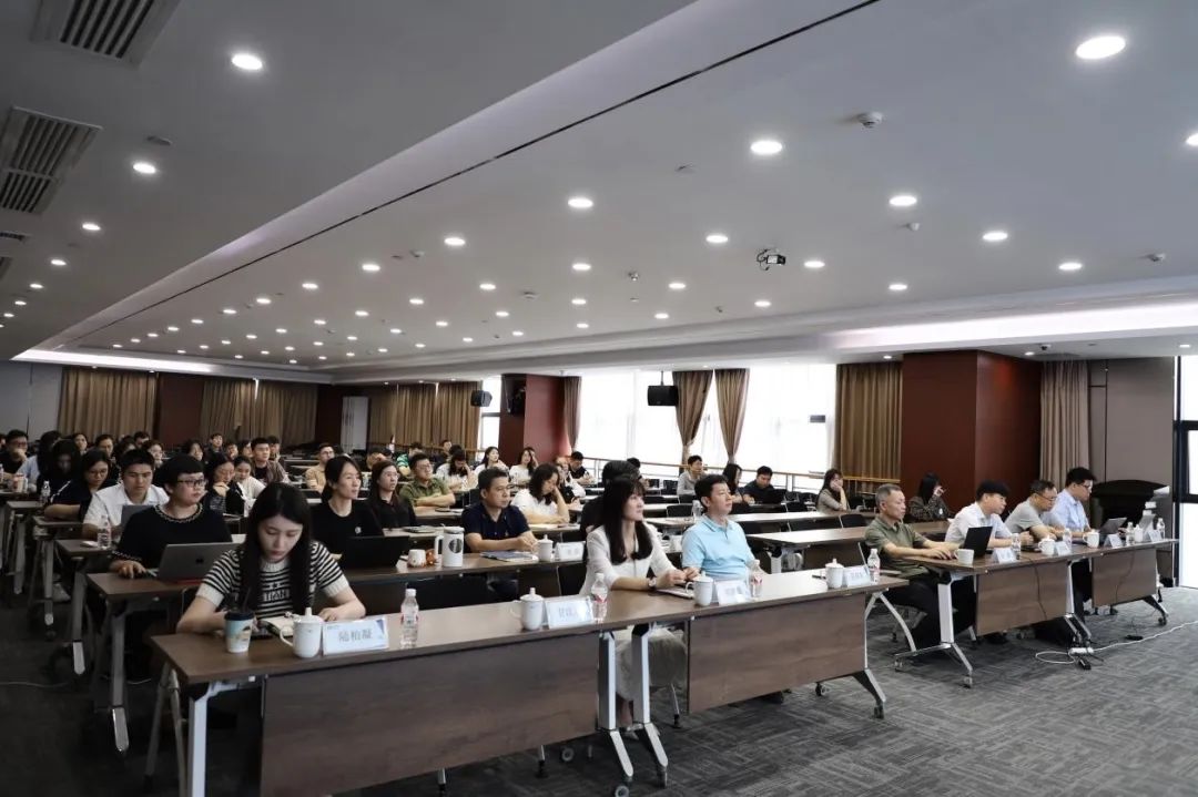 中信恒泰集團組織開展新質(zhì)生產(chǎn)力及新政策、新形勢下招投標工作應(yīng)對策略專題培訓